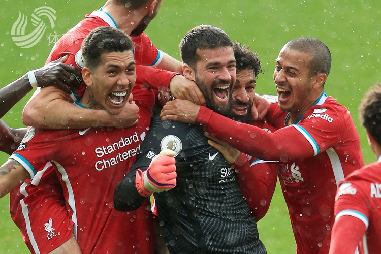 积极拼抢 积极拼抢